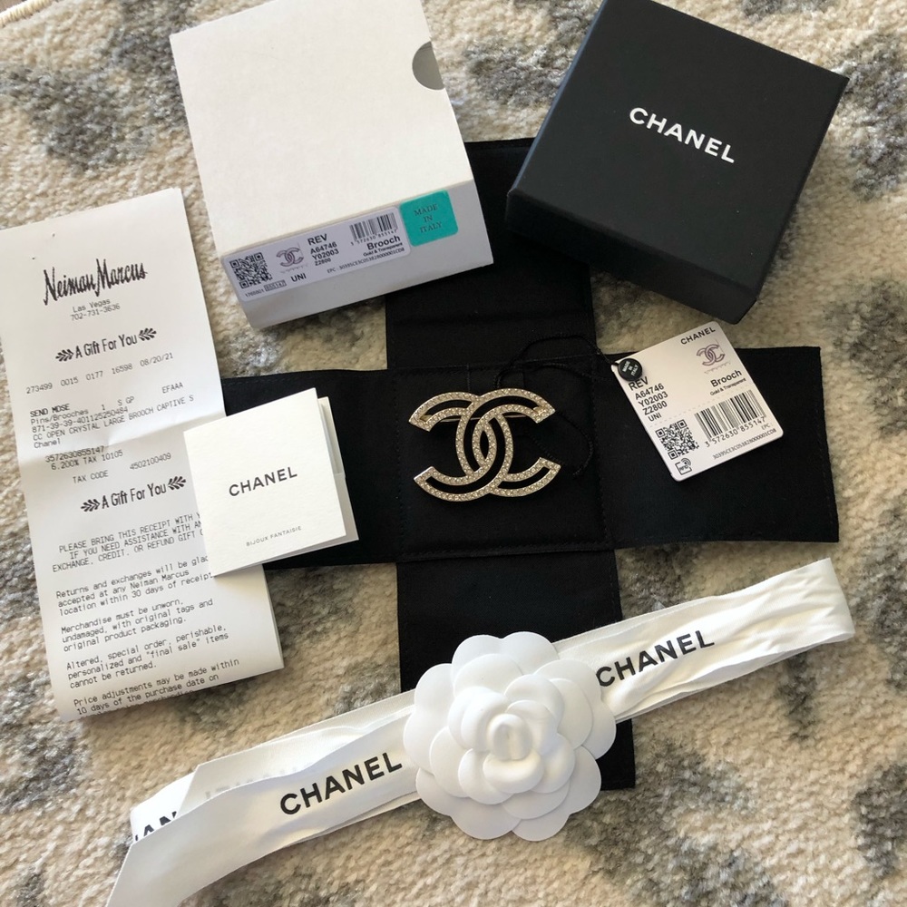 ❌SOLD❌CHANEL 21B Gold & Crystal XLarge Brooch NEW - Picture 9 of 17
